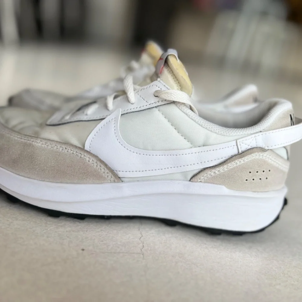 Nike Waffle Debut Running Shoes - Picture 7 of 9